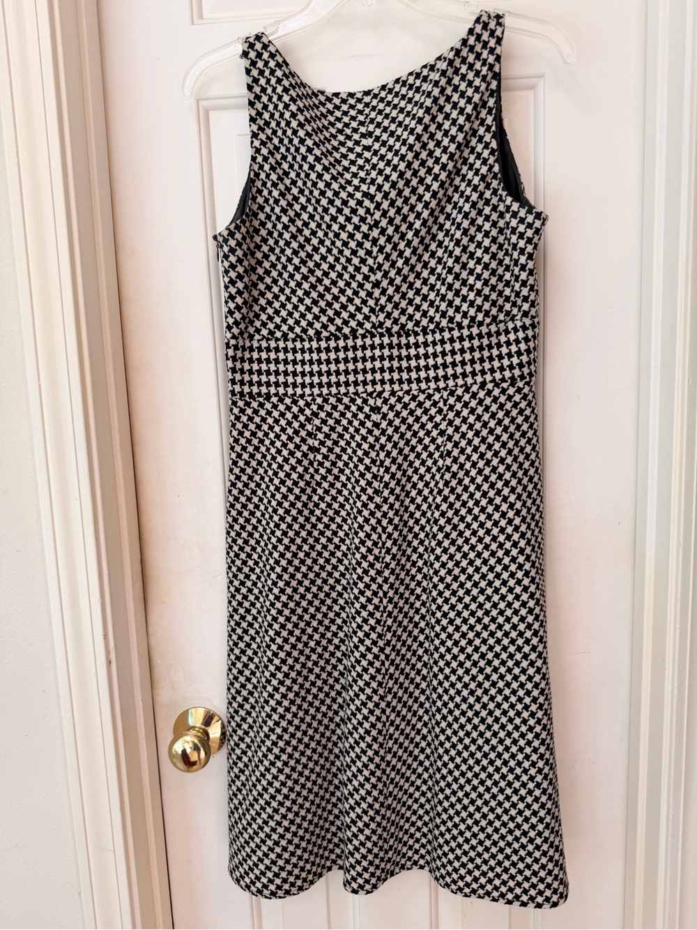 Evan Picone White & Black Houndstooth, Sleeveless V-Neck Fit-N-Flare Dress, Sz 6 - Picture 11 of 16